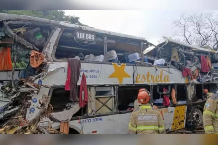 Grávida de quatro meses está entre mortos em acidente de ônibus