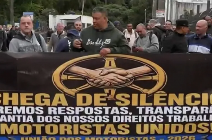 Greve paralisa 34 linhas de ônibus e afeta 267 mil passageiros
