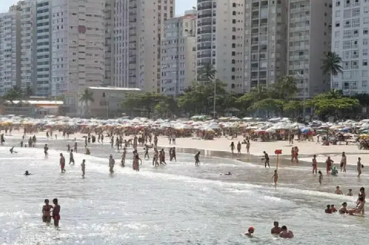 Guarujá prevê taxa de R$ 19 para veículos de turistas em 2027