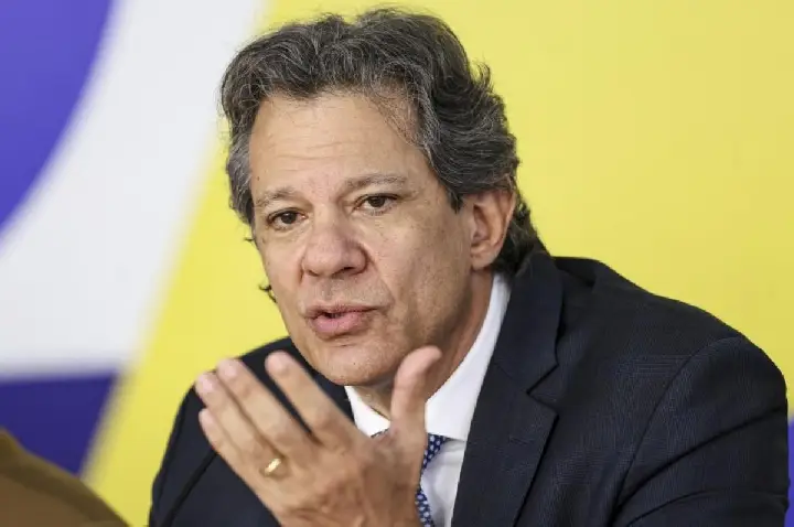 Haddad anuncia pré-candidatura em SP e diz que entra para ganhar