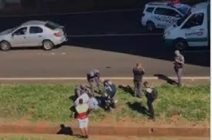 Homem cai de viaduto na rodovia Marechal Rondon em Bauru