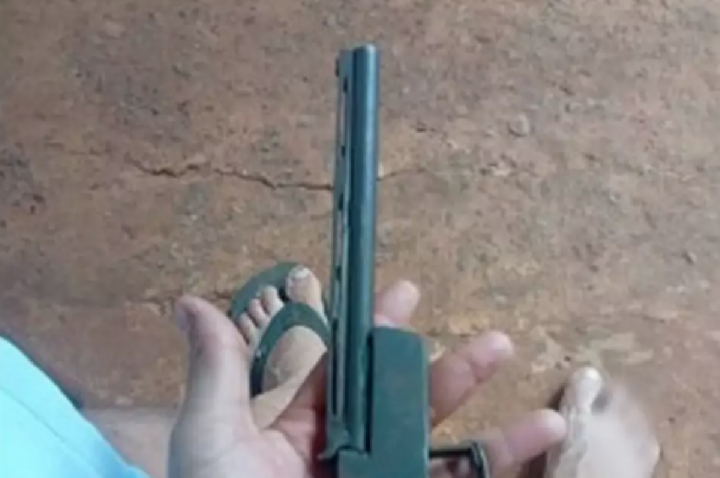 Homem com tornozeleira é preso após anunciar garrucha no Facebook