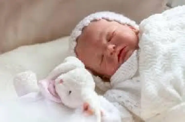 Homem dá tapa em bebê de 4 meses ao confundi-la com reborn