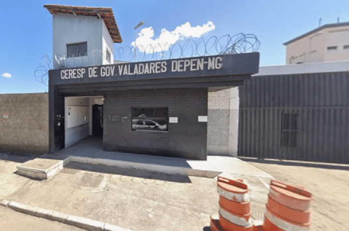 Homem descobre que é procurado e se entrega à polícia