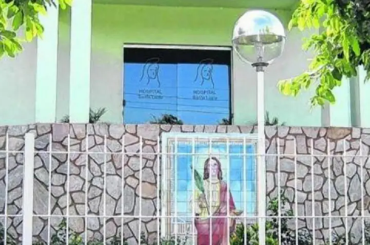 Homem é esfaqueado e socorrido em estado grave, suspeito é preso