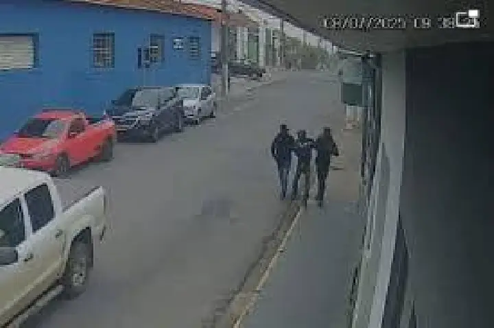 Homem é espancado até a morte por suposta dívida; 2 são presos