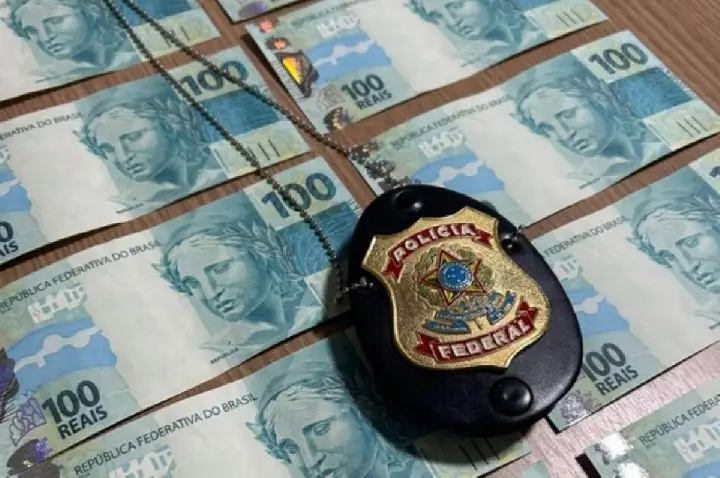 Homem é preso pela PF ao receber encomenda com notas falsas