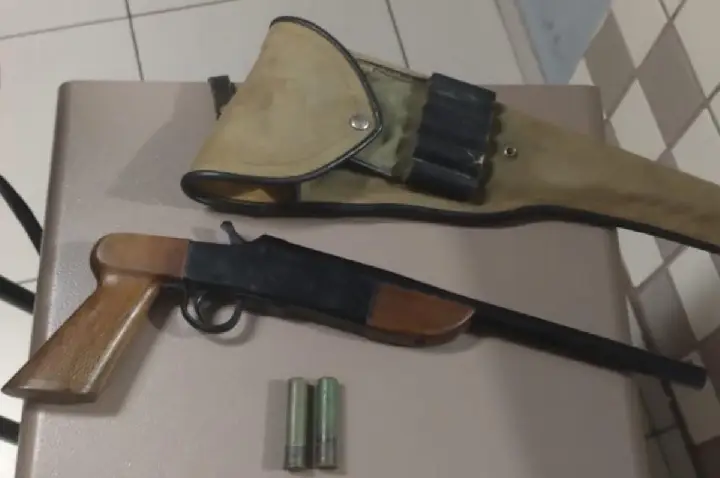 Homem é preso por violência doméstica e armas ilegais em Bauru