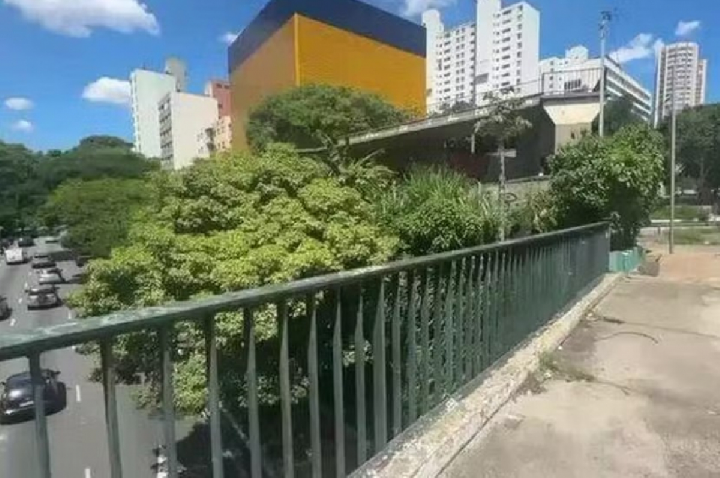 Homem é preso sob suspeita de empurrar ex-mulher de viaduto