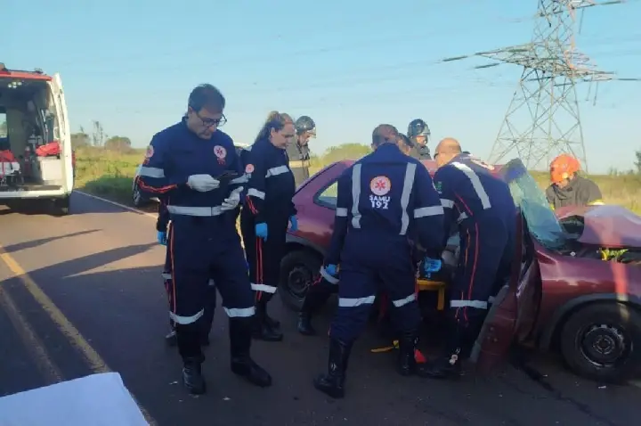 Homem morre e 2 crianças ficam feridas em colisão em rodovia