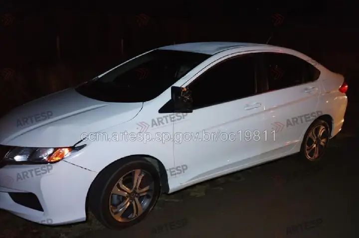 Homem que empurrava bicicleta morre após ser atingido por carro