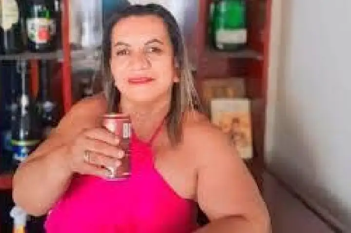 Homem roda com corpo por 2h após mulher morrer durante relação