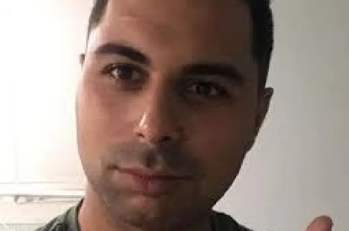 Homem se recusa a ajudar em casa e é morto pela mãe e namorada