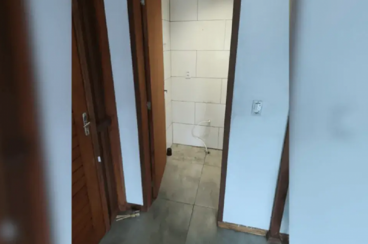 Hóspede furta móveis de R$17 mil de casa alugada e vende tudo