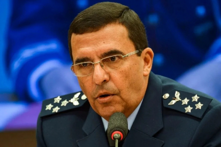 Houve risco iminente de golpe, diz ex-comandante da FAB