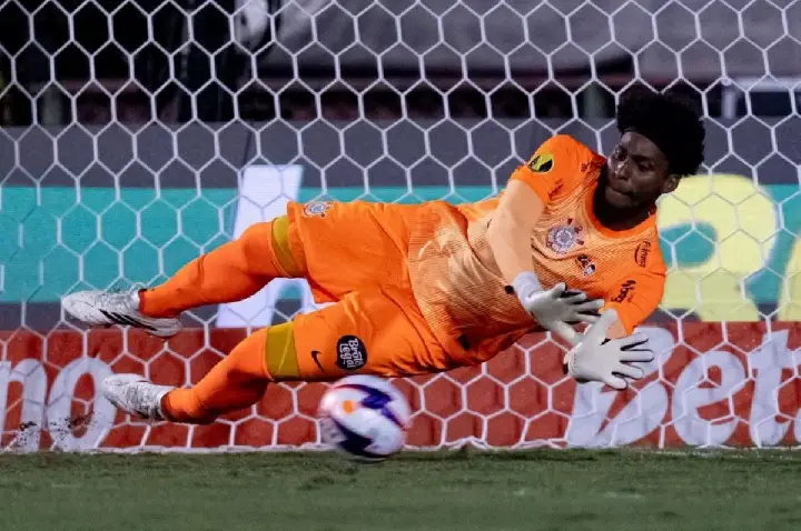 Hugo Souza pega 3 pênaltis e Corinthians vai à semifinal