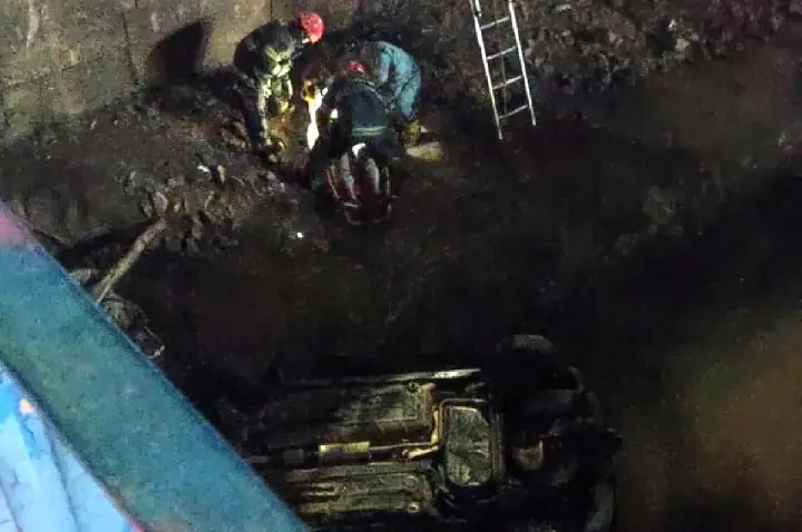 Idoso morre após queda de carro no Rio Bauru