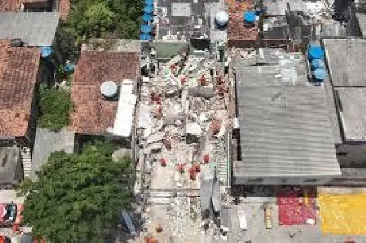 Idoso resgatado de escombros teve 85% do corpo queimado; VÍDEO