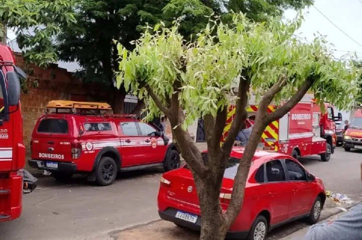 Incêndio atinge casa no Parque Jaraguá em Bauru