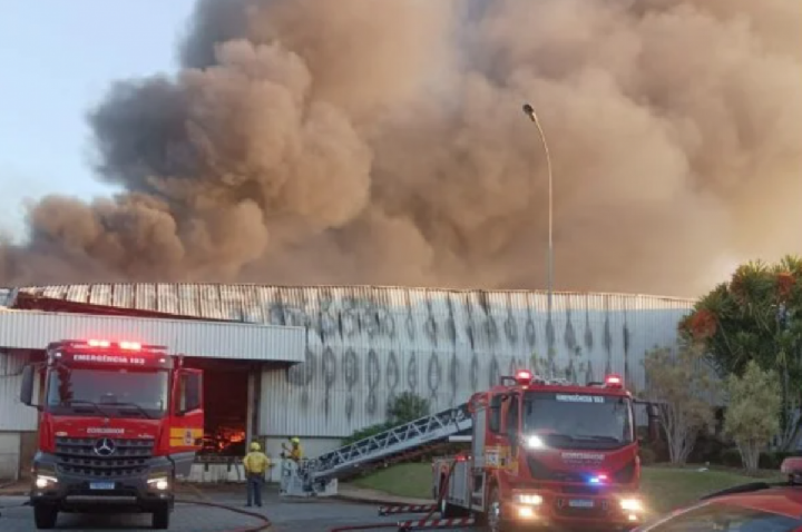 Incêndio destrói fábrica de grupo gigante da moda