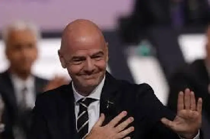 Infantino se diz 'enojado por ofensas racistas' no Paulista sub12