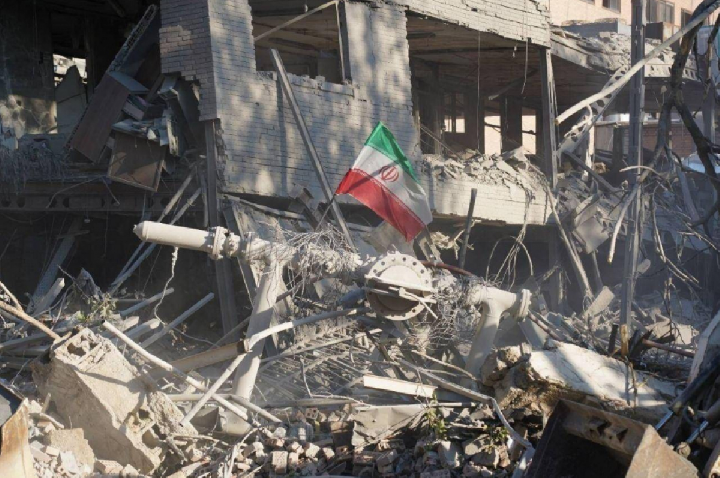 Irã cessará ataques e assegura 'trânsito' em Ormuz por 2 semanas