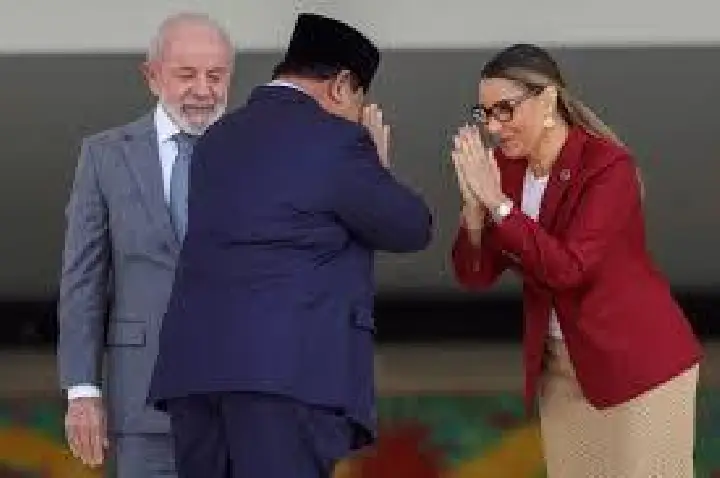 Janja diz 'vira-latas' após Lula ser questionado sobre Trump