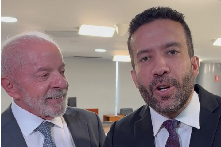 Janones: Lula vai comprar celular se 'Exército' chegar a 5 mi