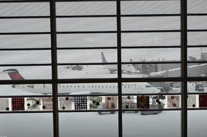 Jato executivo cai durante decolagem em aeroporto dos EUA