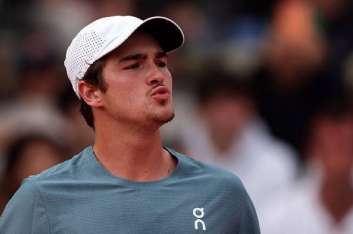 João Fonseca encara Novak Djokovic nesta sexta em Roland Garros