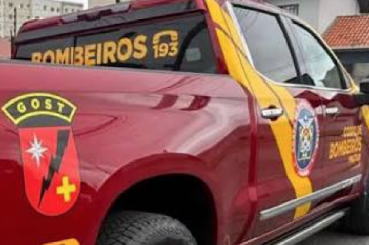 Jovem com fones de ouvido é atropelado por trem