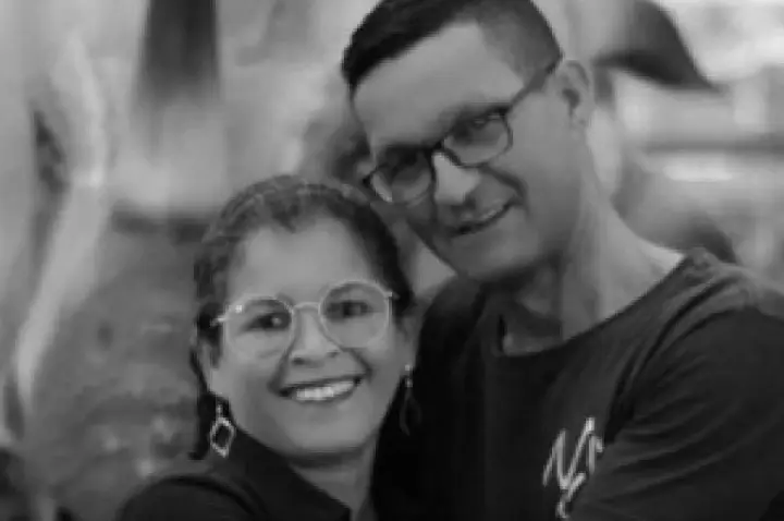 Jovem é preso após matar pai e madrasta enquanto dormiam
