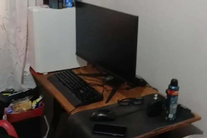 Jovem é preso por armazenar materiais com pornografia infantil