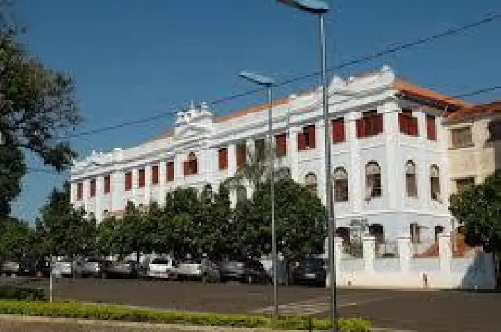 Justiça determina interdição imediata da Etec de Cafelândia por risco estrutural