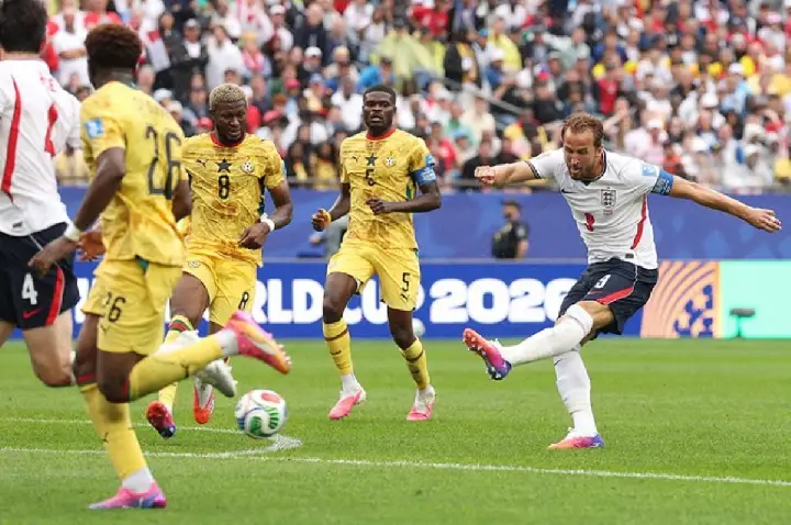 Kane passa em branco, e Inglaterra para em retranca de Gana