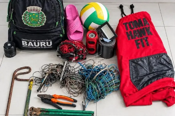 Ladrão é preso em Bauru tentando se esconder da PM no telhado