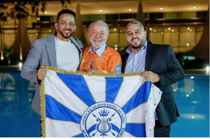 Lula barra participação de ministros no desfile em sua homenagem