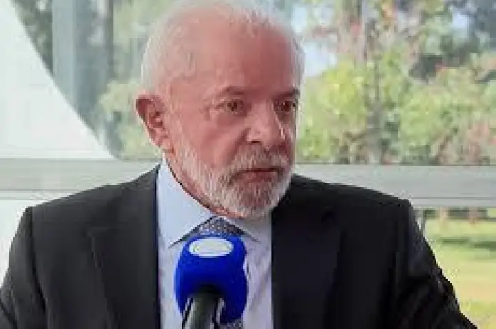Lula: Bolsonaro deveria assumir responsabilidade por taxação