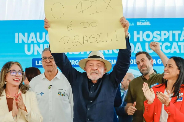 Lula defende Pix e diz que sistema brasileiro assusta EUA
