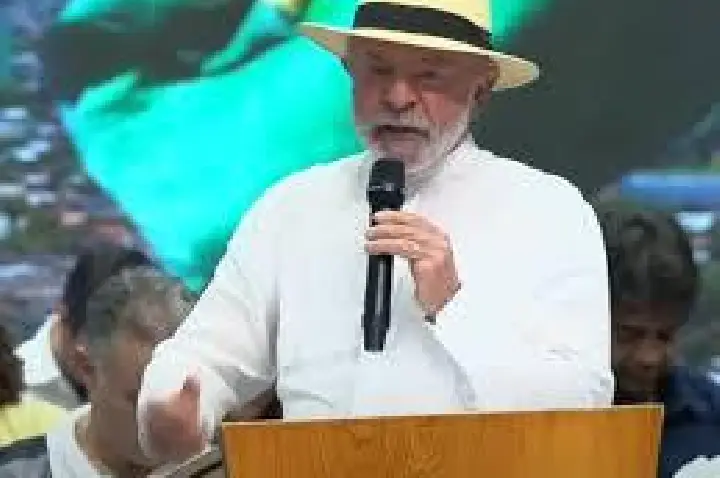 Lula diz que Moraes está garantindo a democracia no Brasil