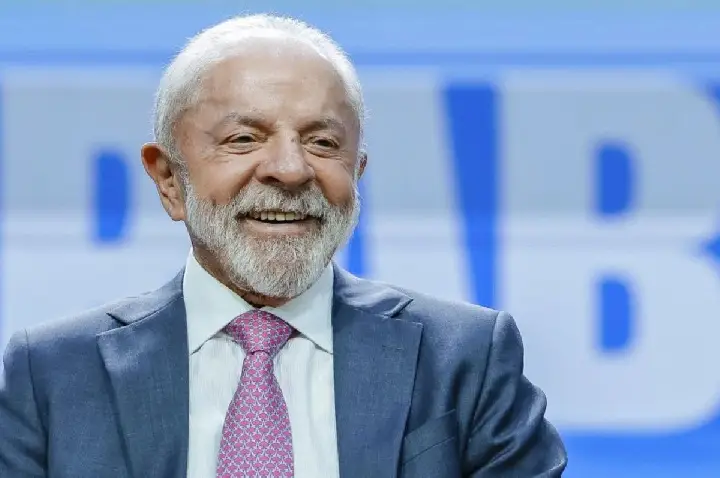 Lula diz que PEC da Segurança combate crime, e agradece deputados