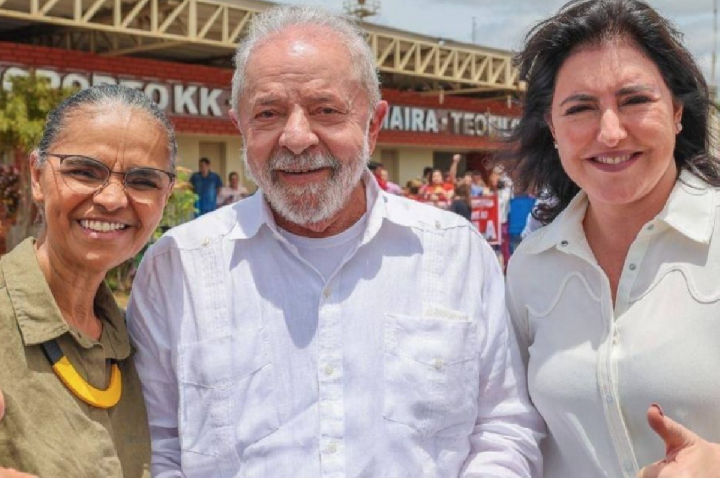 Lula é multado por pedir votos para Marina e Tebet