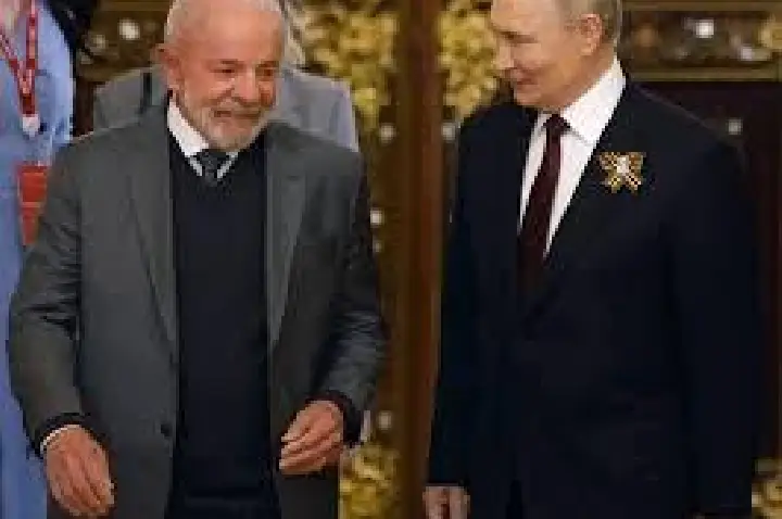 Lula estimula Putin a se reunir com Zelensky pela paz