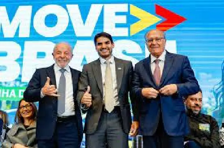 Lula leva Messias para ato após falar sobre reenvio de indicação