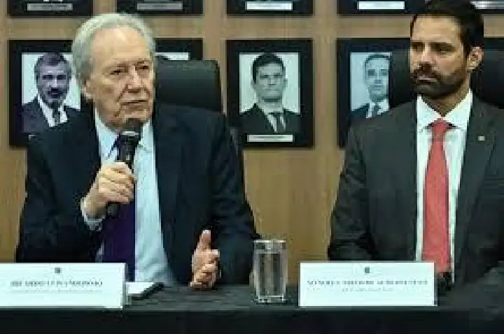 Lula nomeia secretário executivo ministro interino da Justiça