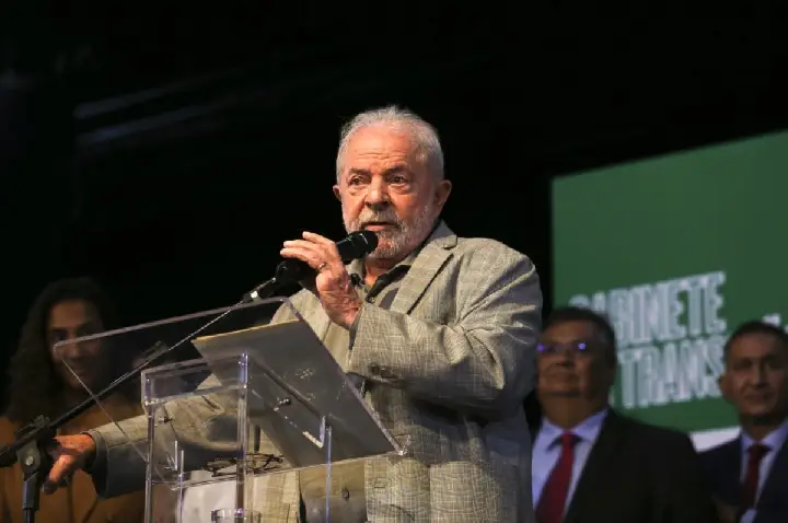 Lula paga recorde de emendas antes da eleição, mas prevê críticas