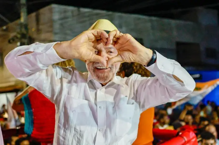 Lula reajustou Bolsa Família após críticas a custo de vida