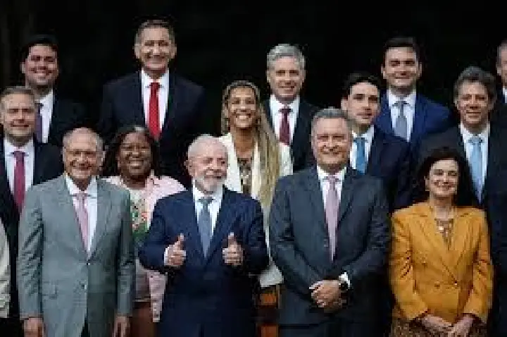 Lula reúne ministros para alinhar discurso e atuação no Congresso