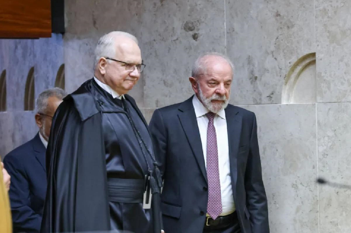 Lula se afasta de Moraes e define discurso: ninguém acima da lei