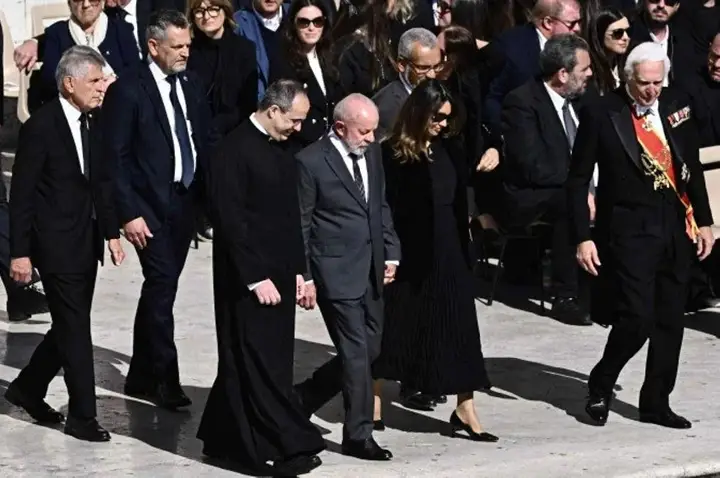 Lula, Trump e Milei: autoridades acompanham funeral do papa Francisco